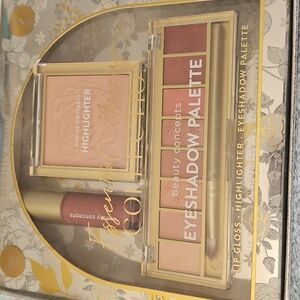 Essential makeup collection Nwt